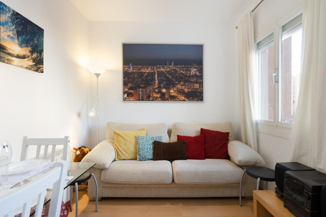 Cute Apartment In Sants Station With Hbo & Alexa & Ac Barcelona Bagian luar foto