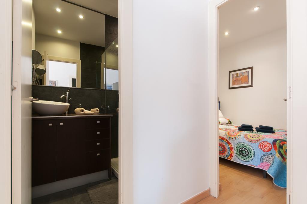 Cute Apartment In Sants Station With Hbo & Alexa & Ac Barcelona Bagian luar foto